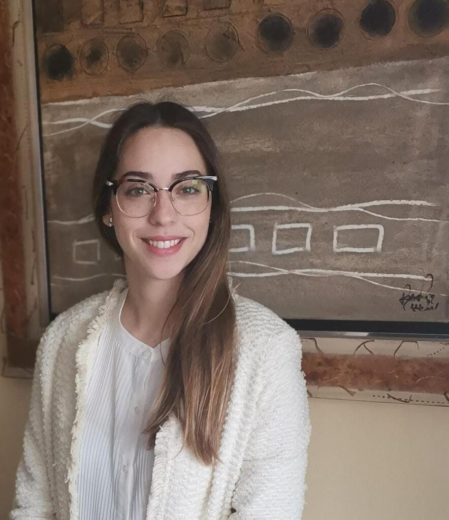 Carla, de expermento compañía