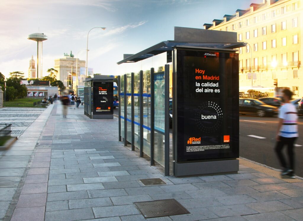 JcDecaux orange campaña