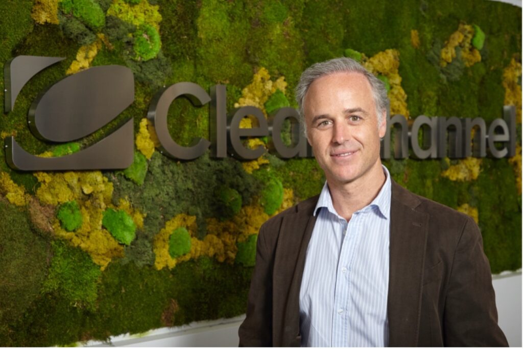 Jaime Linares. Clear Channel