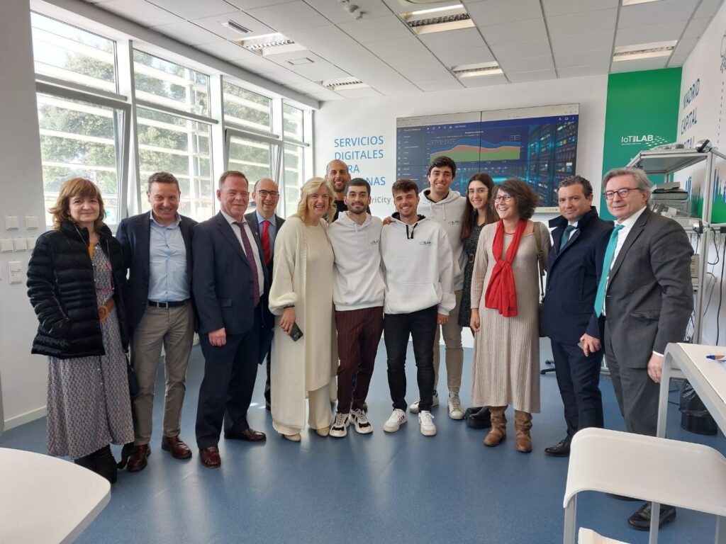 equipoLabSalaInterior1