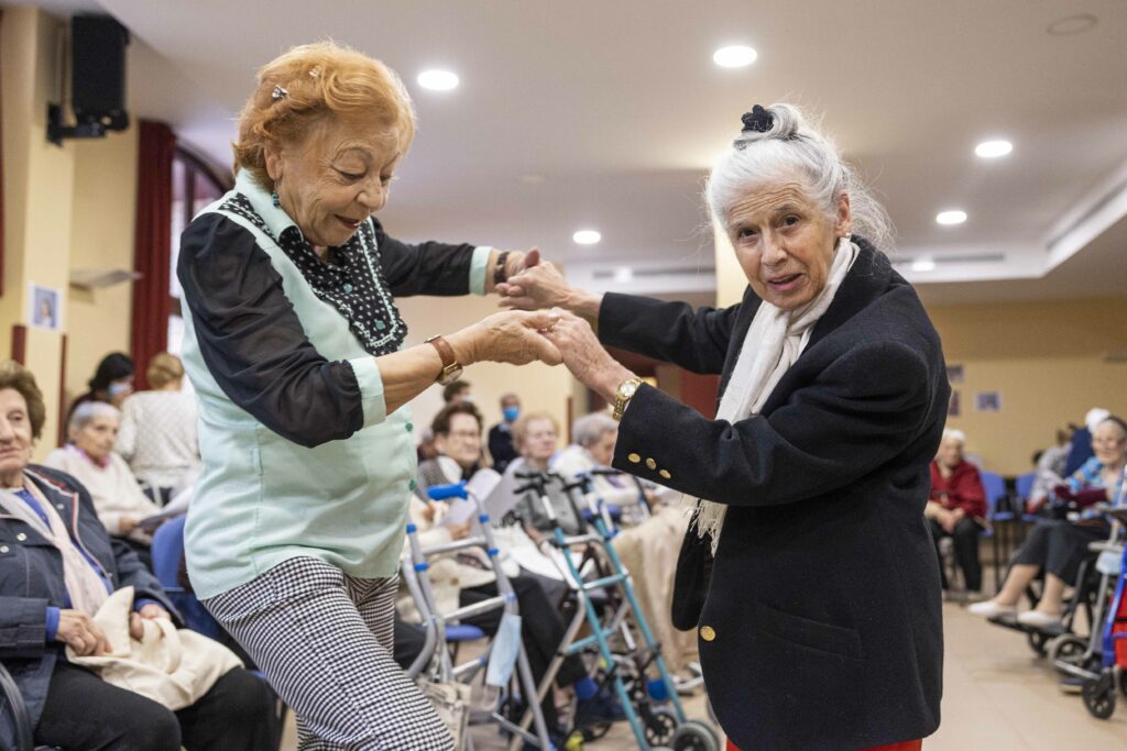 Taller contra la soledad no deseada en Guindalera, dentro del proyecto Experimenta Compañía