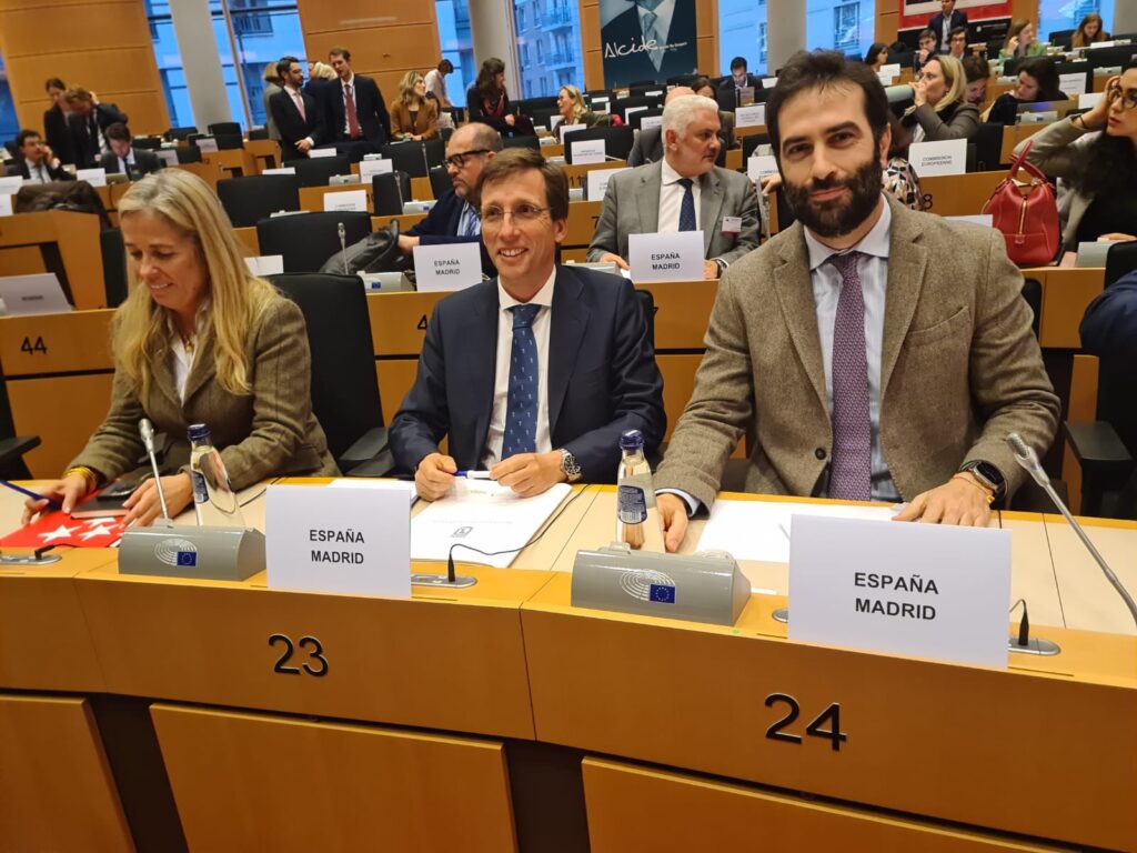 Instantáneas de la defensa de la candidatura de Madrid por parte de José Luis Martínez-Almeida en Bruselas.