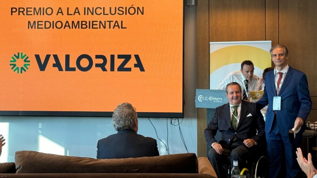 El encargado de recoger este reconocimiento fue su director de Recursos Humanos, Antonio Bravo