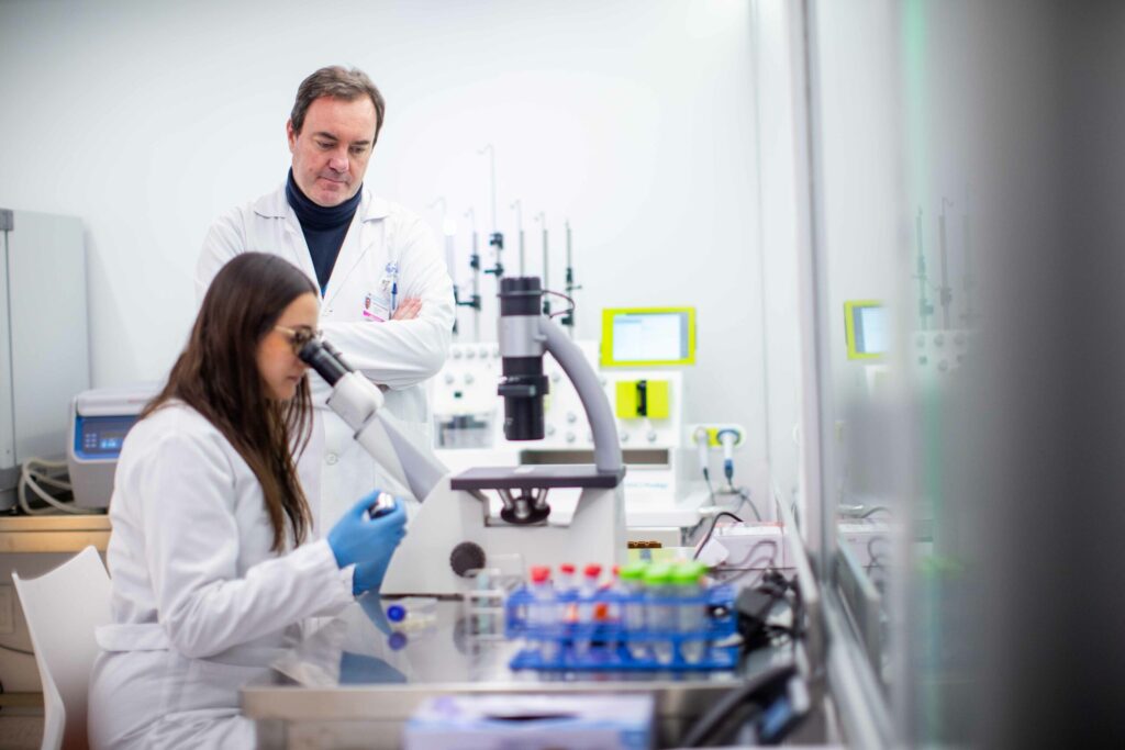 La Fundación Mutua Madrileña lanza su XXII Convocatoria de Ayudas a la Investigación Médica, dotada con 2,3 millones de euros