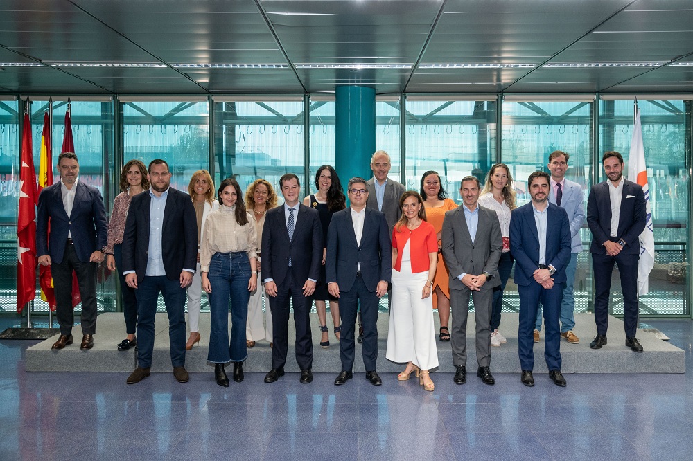 Foto de familia de los componenetes de la Mesa de Expertos del Turismo de Madrid