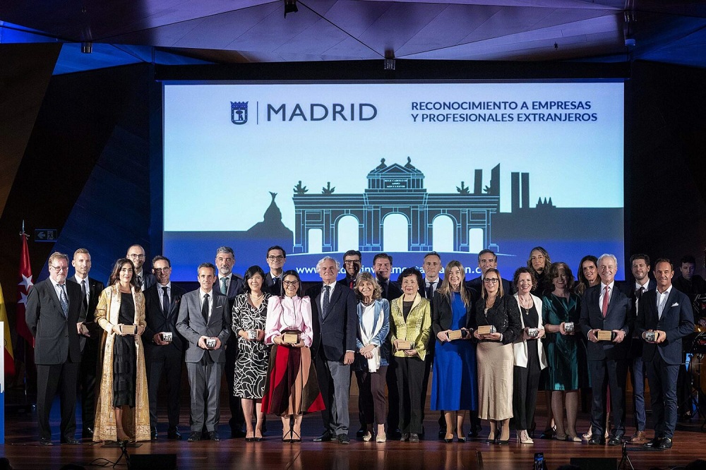 El Ayuntamiento reconoce la aportación a Madrid de empresas y profesionales extranjeros asentados en la capital
