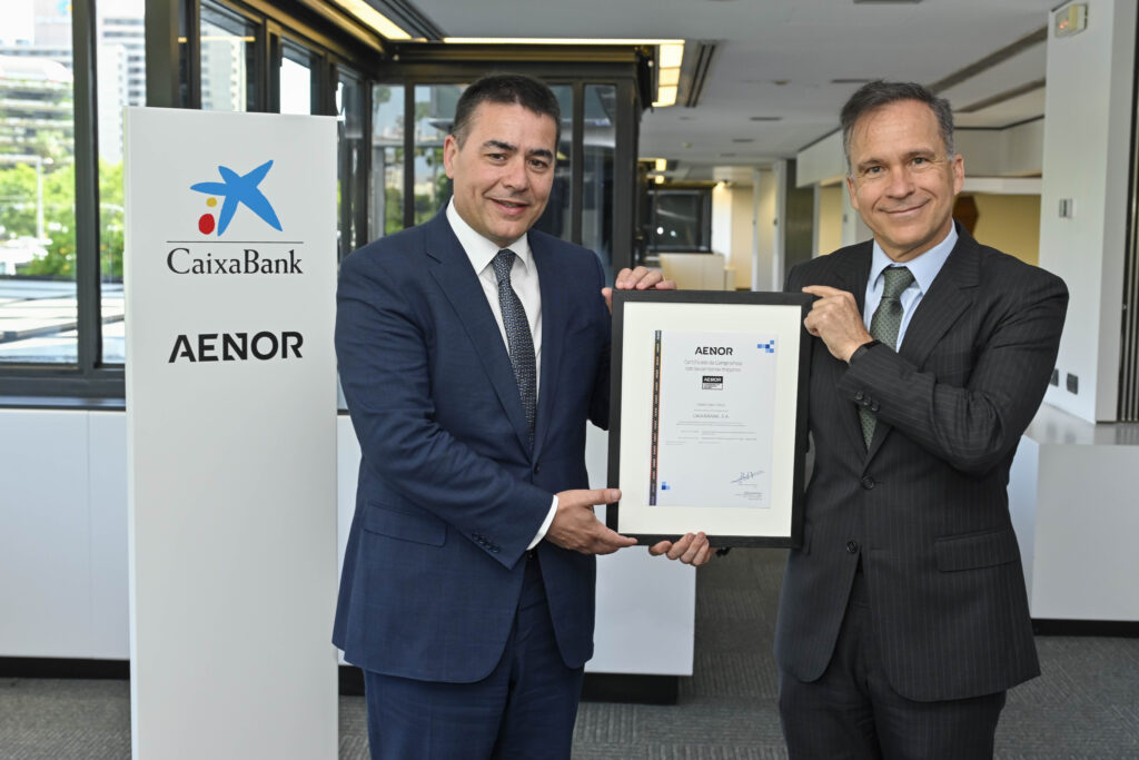 AENOR reconoce a CaixaBank por la excelencia de su modelo de atención a personas mayores