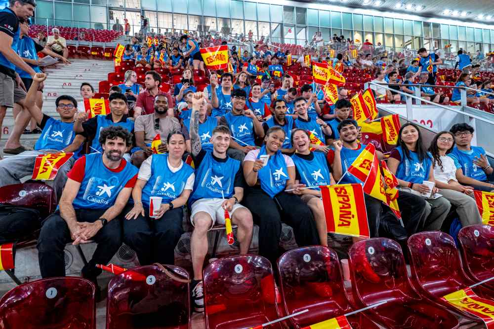 CaixaBank impulsa una nueva Grada Solidaria en Madrid para acercar el baloncesto como eje de integración social