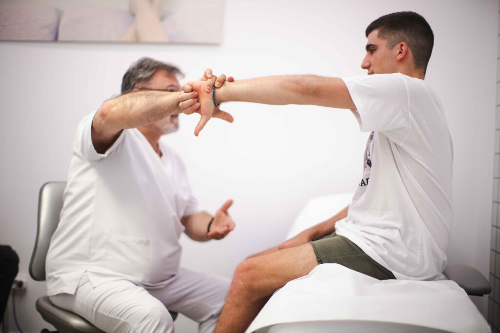 Fundación Mutua Madrileña y FEDER facilitarán terapias rehabilitadoras a 1.900 personas con enfermedades raras