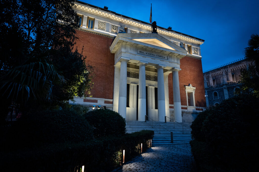 La fachada de la RAE, tras el proyecto de iluminación LED sostenible de Endesa.