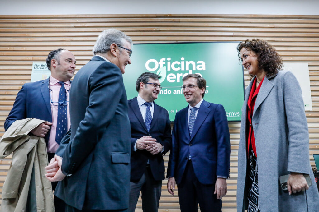 Almeida en la Oficina Verde.