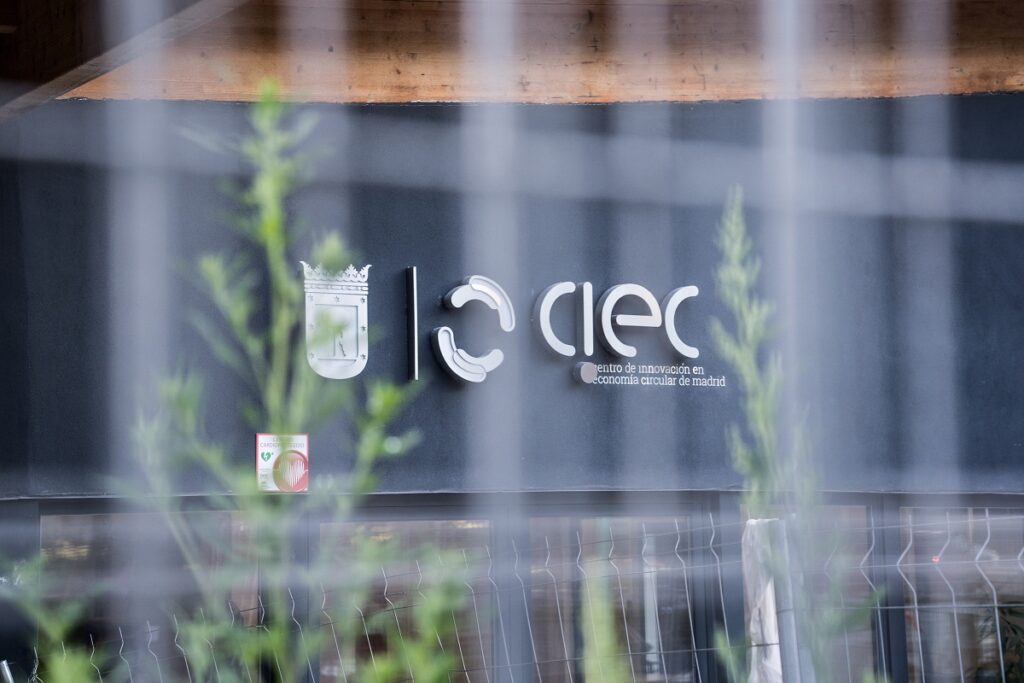 Desde el Centro de Innovación en Economía Circular del Ayto de Madrid, te invitamos a conocer de primera mano, las principales tendencias sostenibles que están marcando el rumbo de los grandes emprendimientos en el ámbito del Real Estate en España.