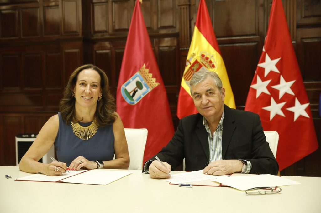 Sánchez-Cervera y Herráez firmando convenio