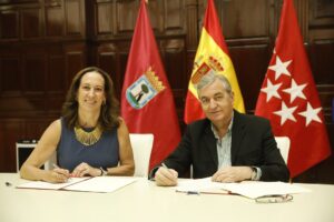 Sánchez-Cervera y Herráez firmando convenio