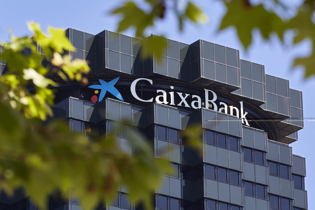 CaixaBank CIB y Acciona impulsan la sostenibilidad con una solución innovadora de confirming sostenible para proveedores